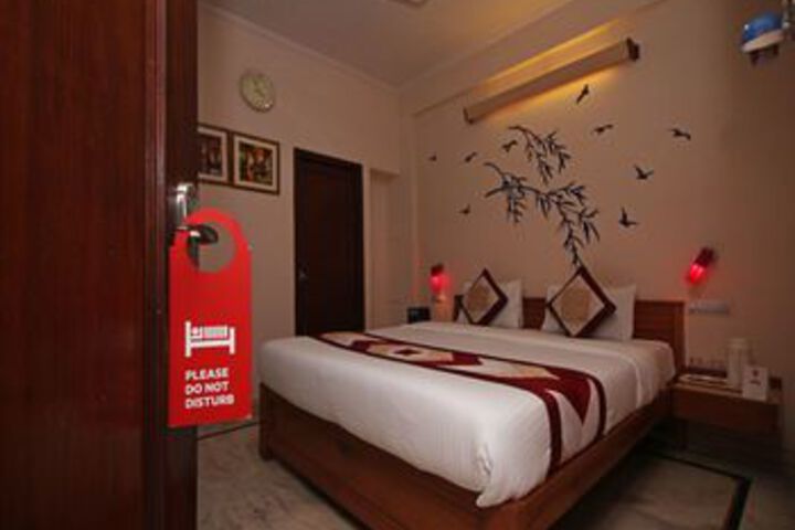 Room 13 of 18