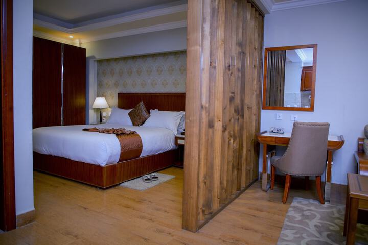 Room 9 of 32
