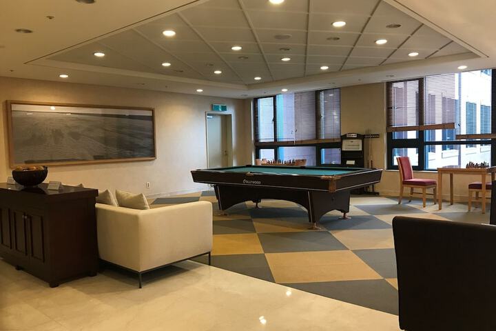 Lounge 40 of 47