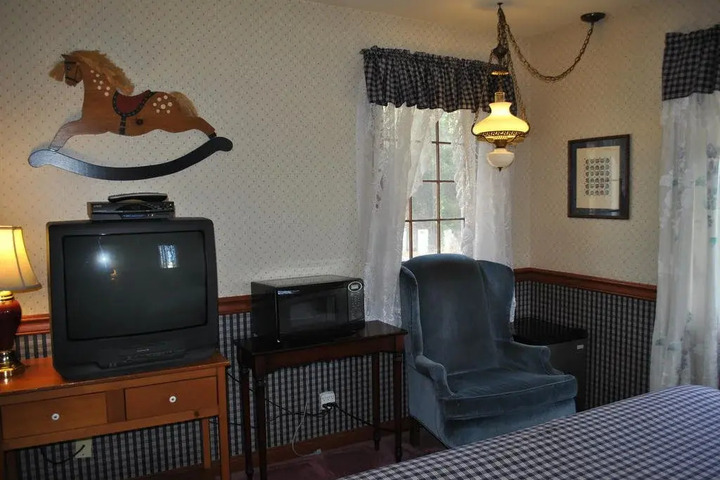 Exterior of SUMMERLAND INN