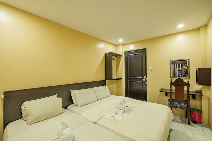 Room 15 of 28