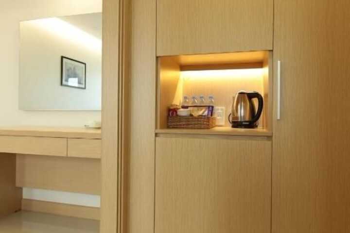 Room 16 of 33