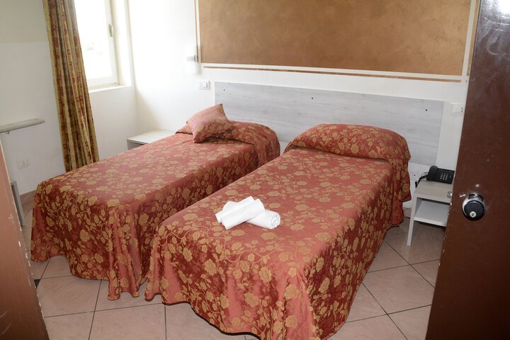 Room 16 of 109