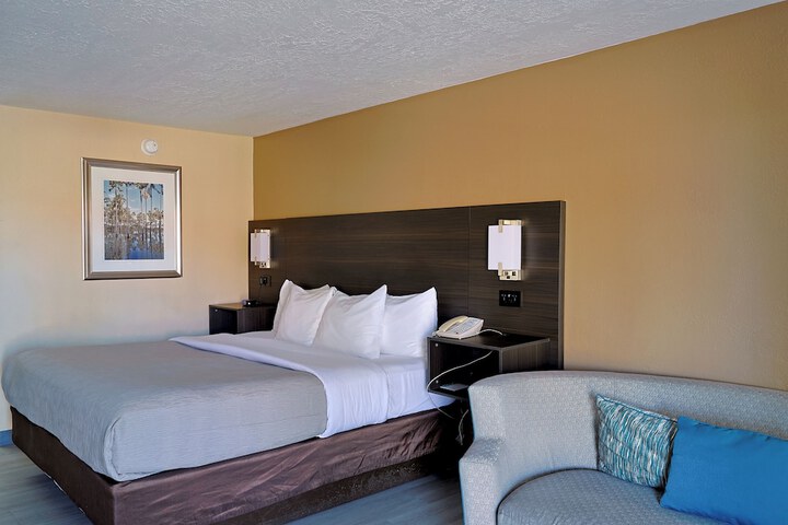 Standard | King Bed (7 of 21)
