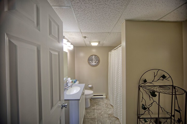 Room 32 of 82