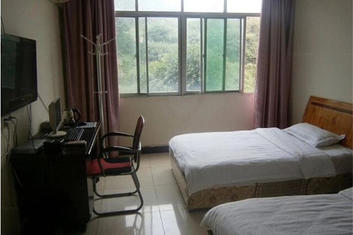 Room 5 of 12