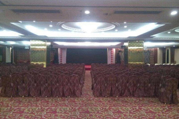 Ballroom/Hall 27 of 32