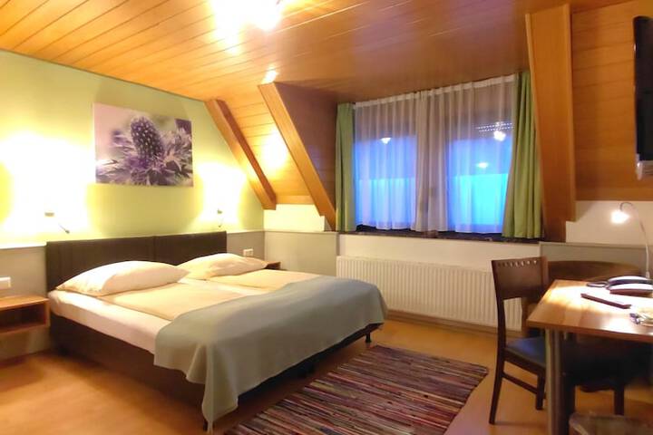 Room 34 of 76