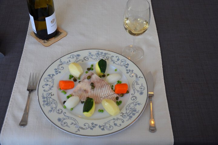 Dining 32 of 49