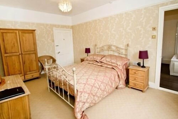 Room 4 of 35