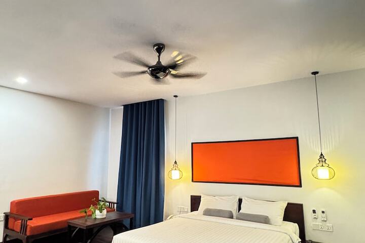 Room 28 of 76