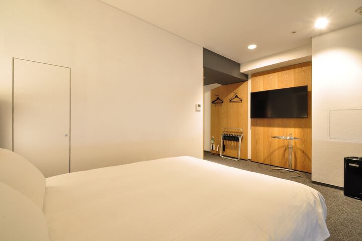Room 8 of 48
