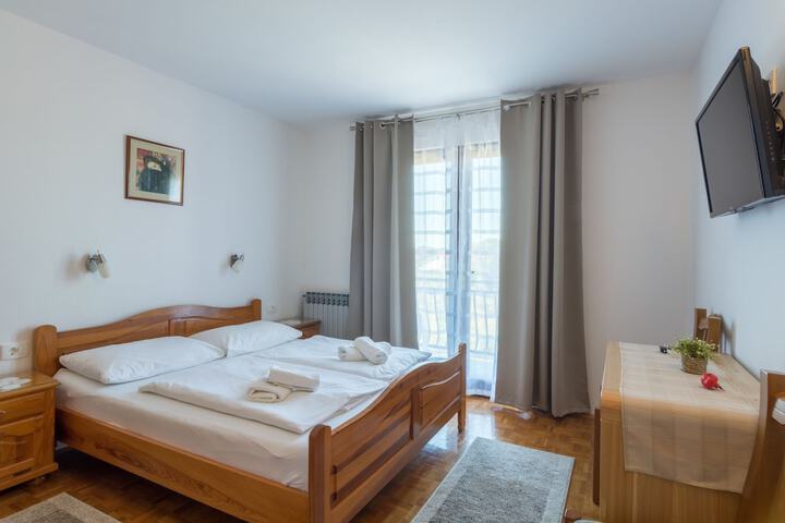 Room 7 of 47