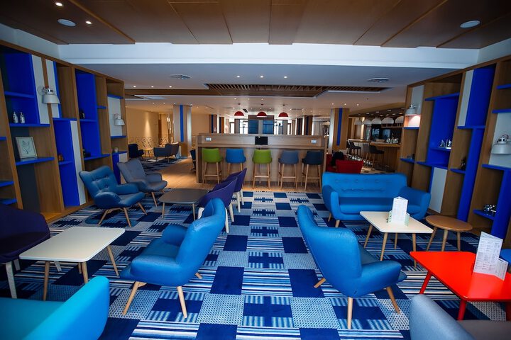 Lounge 68 of 84