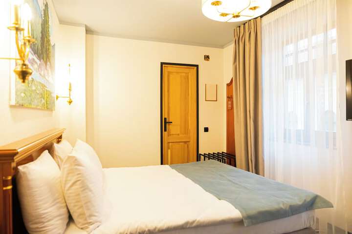 Room 7 of 43