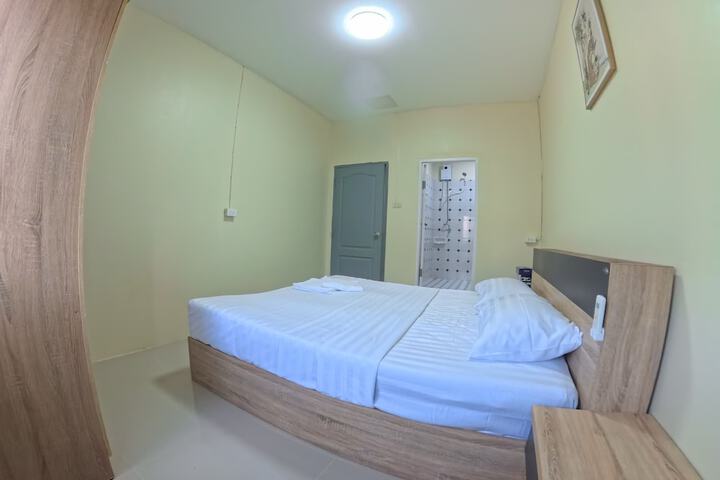 Room 4 of 13