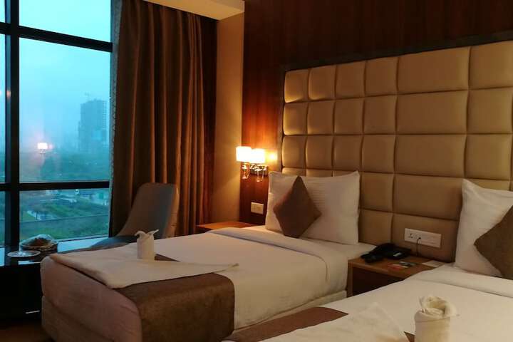 Room 12 of 32