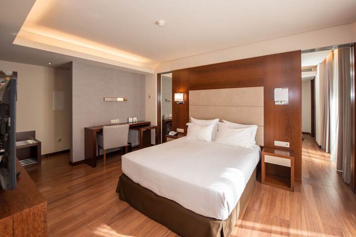 Room 26 of 83