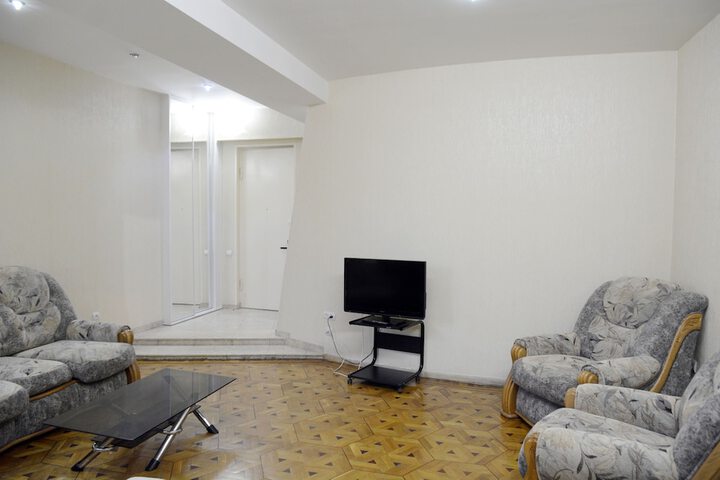 Room 7 of 18