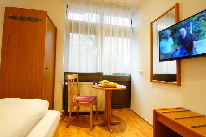 Room 21 of 48