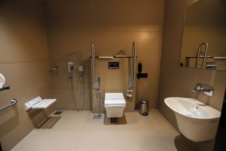 Room 35 of 61