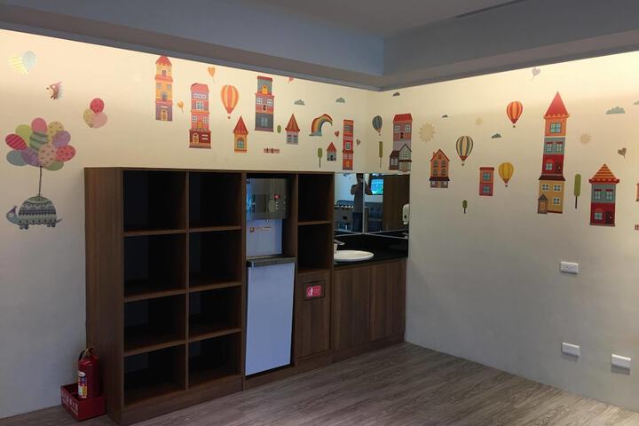 Room 32 of 53