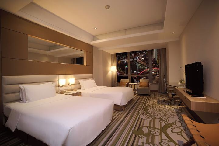 Room 28 of 85