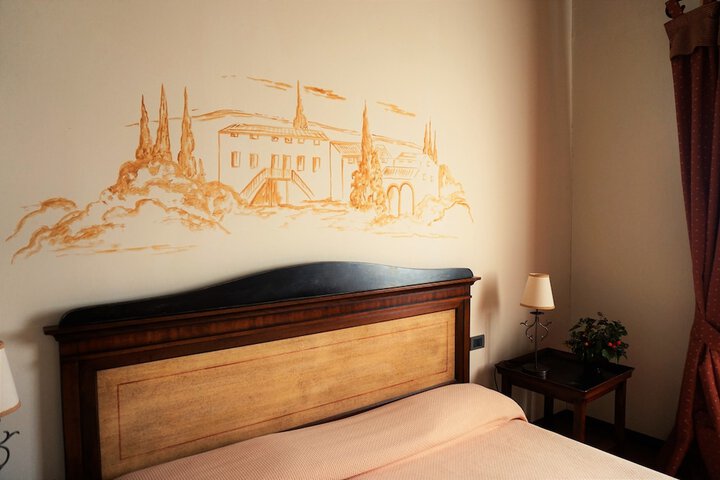 Room 8 of 85
