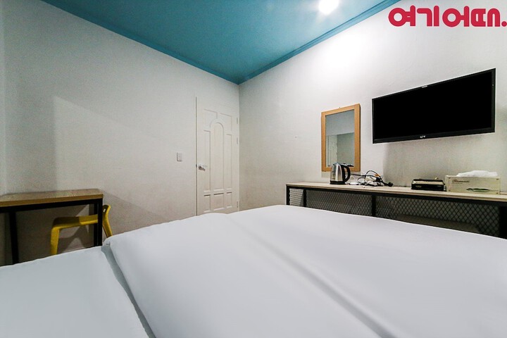 Room 18 of 32