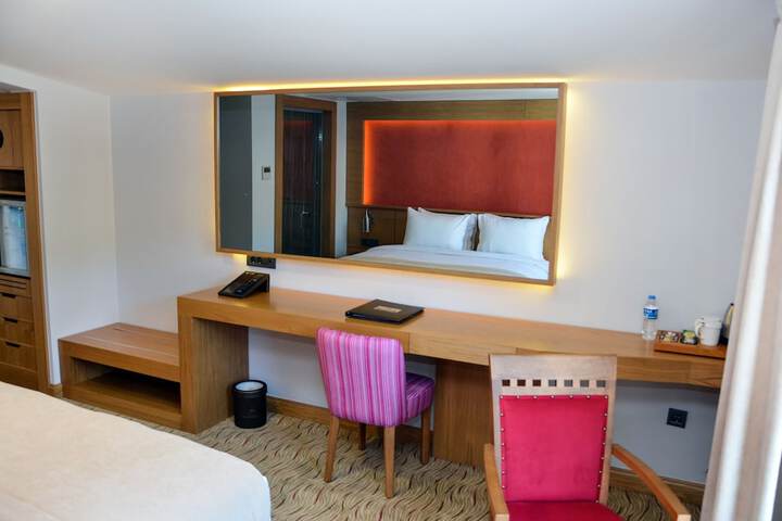 Room 30 of 76