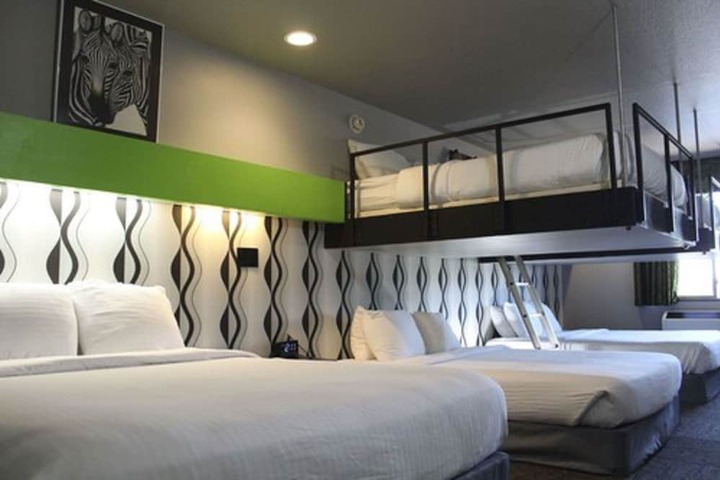 2 Queen Beds (18 of 23)