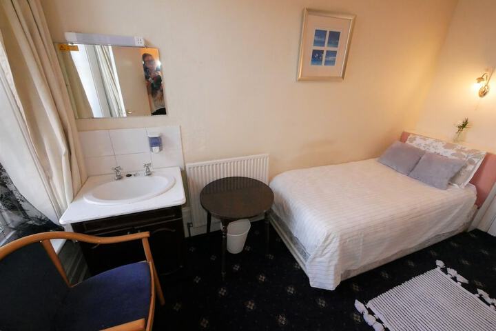 Room 14 of 49
