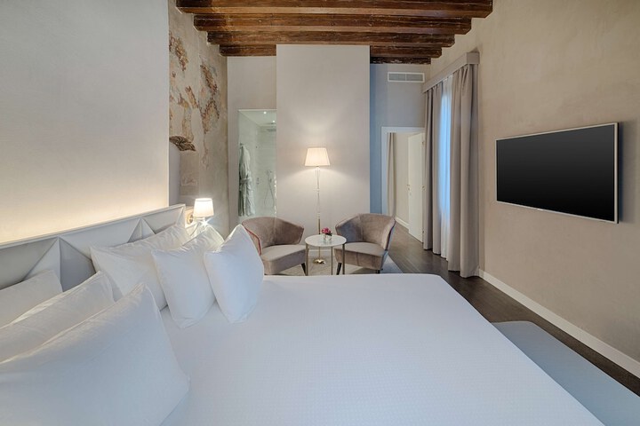 Room 10 of 79