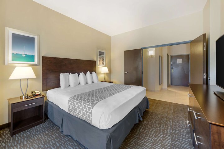1 King Bed (7 of 21)
