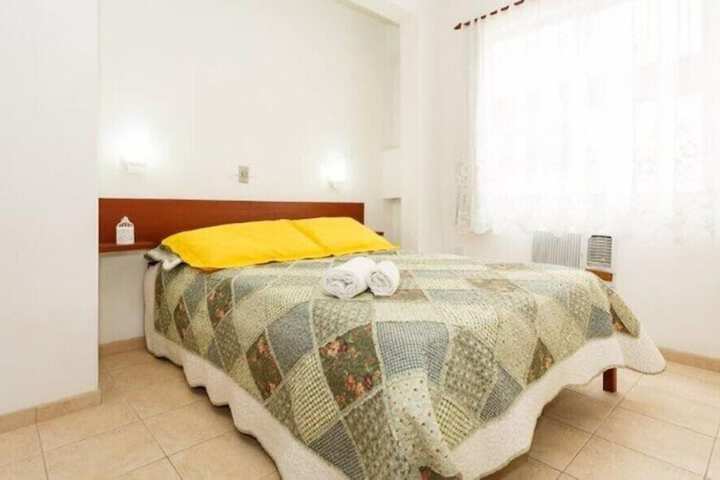 Room 5 of 16