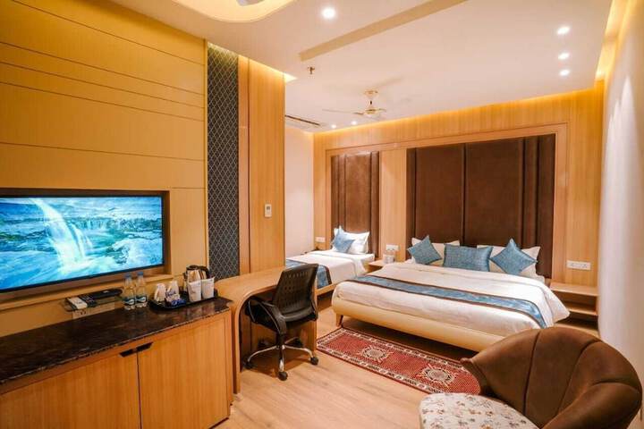 Room 8 of 14