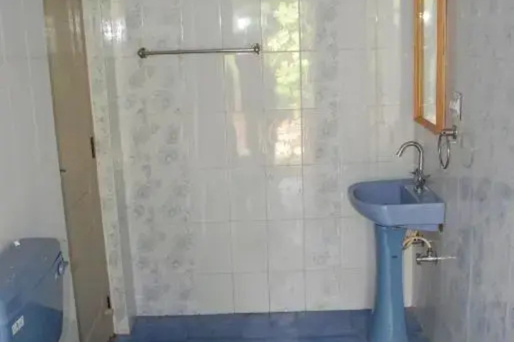 Room 4 of 9