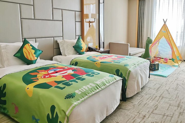 Room 18 of 90