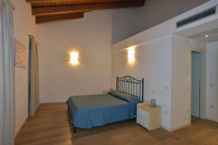 Room 8 of 43