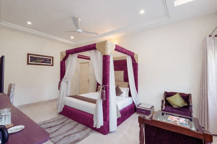 Room 3 of 8