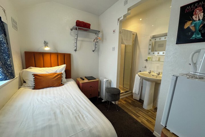 Room 37 of 99