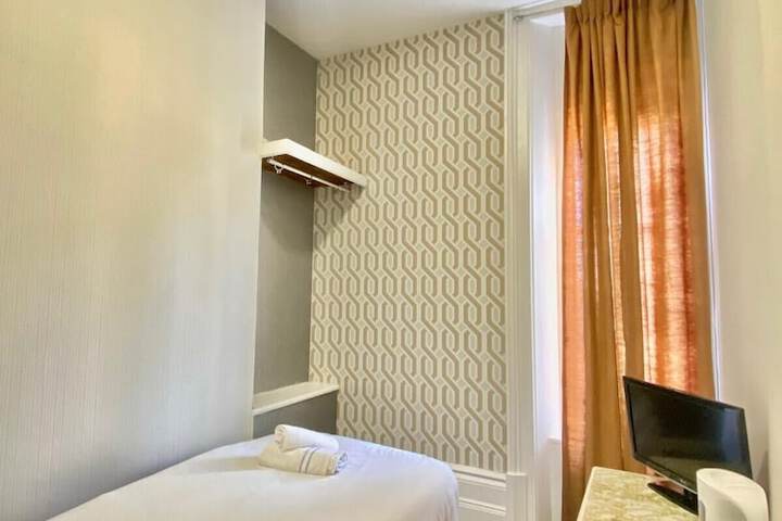 Room 49 of 99