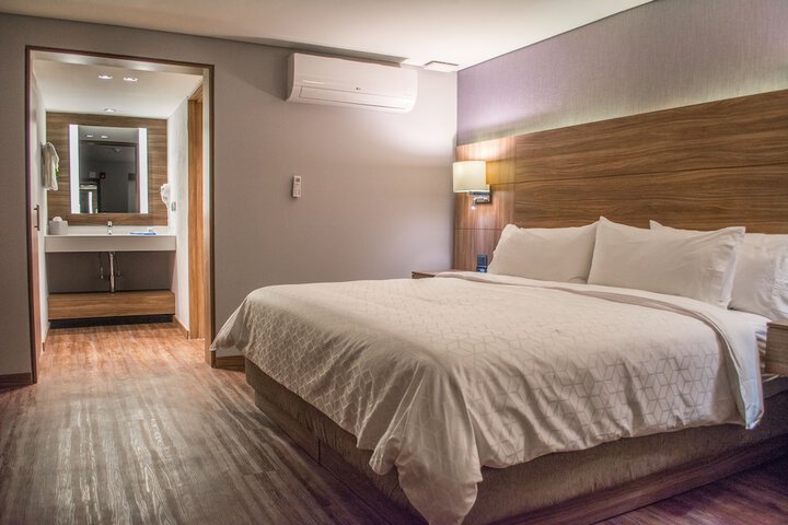 Room 16 of 61