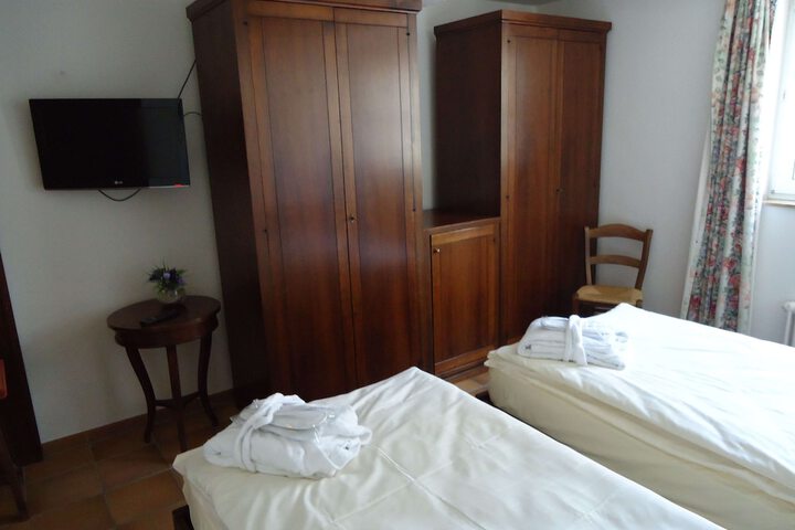Room 16 of 40