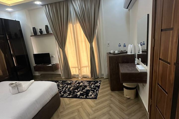 Room 27 of 38