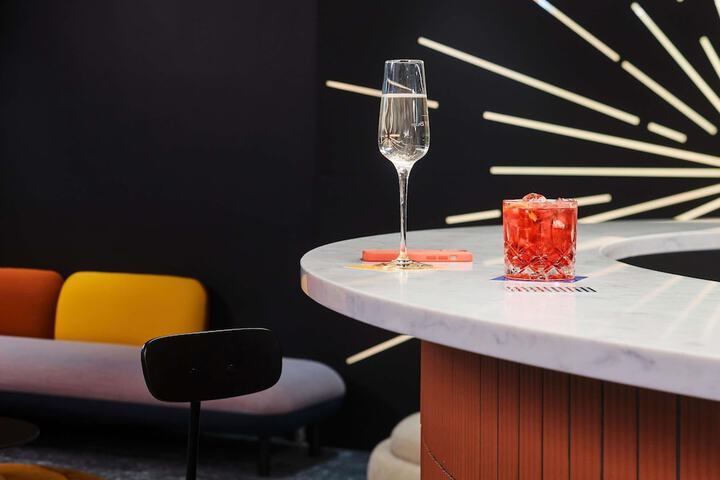 Lounge 55 of 64