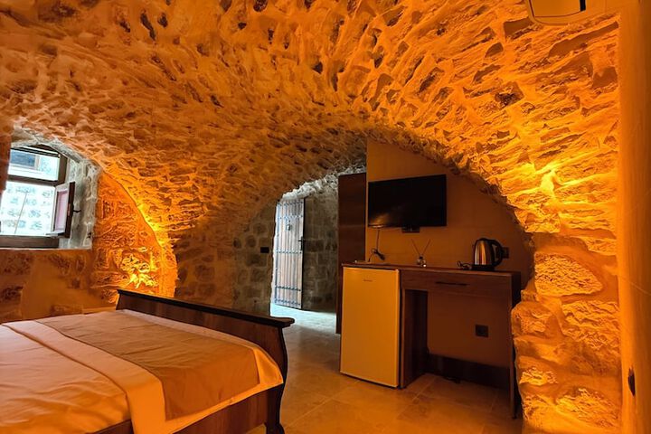 Room 4 of 39