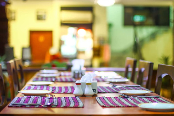 Dining 55 of 80