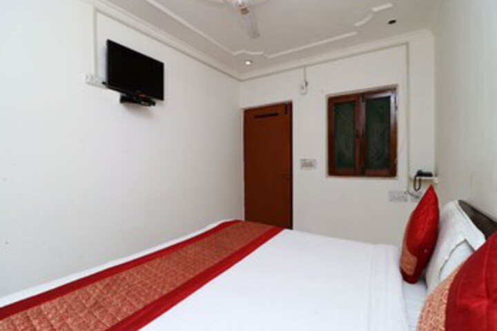 Room 14 of 23