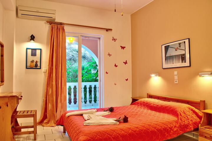 Room 4 of 38